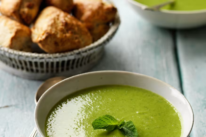 Sopa de Chícharos con Menta