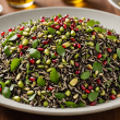 descubre una fresca y deliciosa ensalada de arroz salvaje con pistaches crujientes, granada jugosa y hierbas aromáticas. una receta saludable y colorida, perfecta para sorprender en cualquier ocasión.