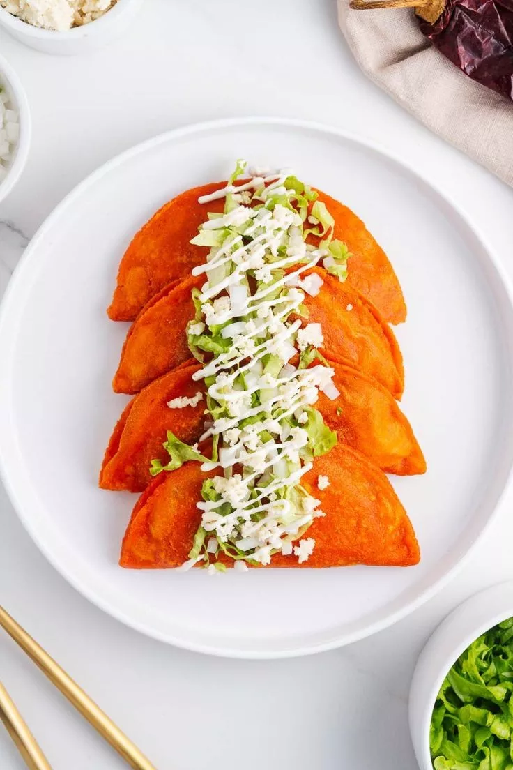 Enchiladas Potosinas (San Luis Potosí) 5 Enchiladas Potosinas (San Luis Potosí) – receta tradicional mexicana preparada por Gina Whitley
