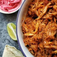 Cochinita Pibil (Yucatán) – receta tradicional mexicana preparada por Gina Whitley