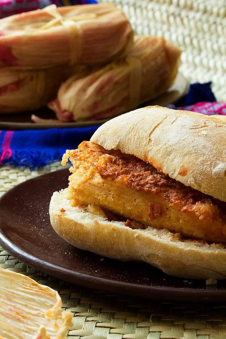 Torta de Tamal (Guajolota) Ciudad de México – receta tradicional mexicana preparada por Gina Whitley