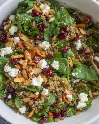 Ensalada navideña de manzana, apio y nuez