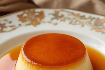 Imagen de Flan de queso horneado servida en plato