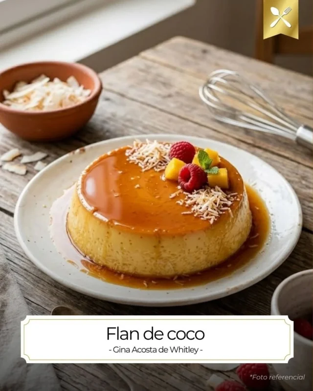 ¡El Flan de Coco que va a robarte el corazón! 🥥✨Imagina una textura sedosa, cremosa y con el sabor exótico de la leche de coco natural, todo cubierto por un caramelo ámbar perfecto. 😍 Nuestro secreto es el horneado lento a baño María y el reposo prolongado en frío; ¡vale la pena cada minuto de espera! 🤤Lo servimos con coco tostado, frambuesas frescas y mango en cubos para el contraste perfecto. ¿Te animas a prepararlo? 🥭🍓👇 Cuéntame, ¿eres Team Flan de Coco 🥥 o prefieres el clásico de Vainilla 🍦? ¡Te leo!