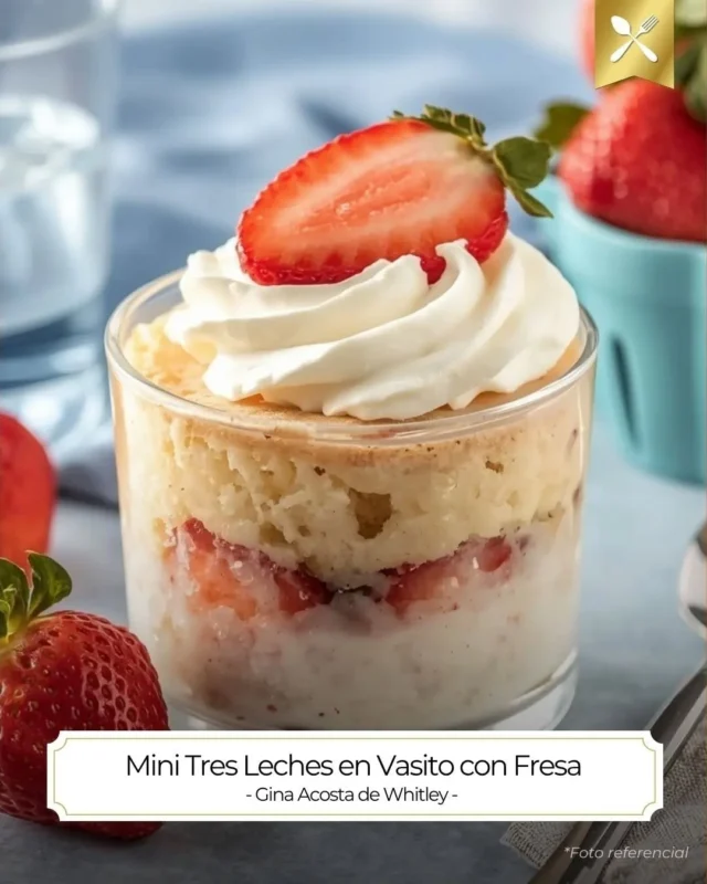¡El clásico que nunca falla, ahora en formato individual! 🍓🍰 Nuestro Mini Tres Leches en vasito es ultra húmedo, cremoso y con fresas frescas que cortan la dulzura a la perfección. ¡Postre premium en cada bocado!
Etiqueta a esa persona que ama el pastel de tres leches. 👇