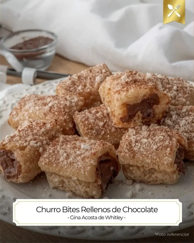 ¡Crujientes por fuera, rellenos de pura felicidad! 🥖🔥 Estos Churro Bites están cubiertos de azúcar y canela, y llevan un corazón de chocolate derretido que te va a volar la cabeza. ¡La botana dulce definitiva!¿Cuántos de estos te comerías ahora mismo? ¡Te leo! 👇
