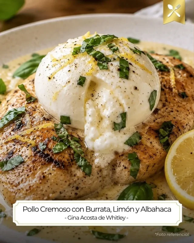 Today one feels like indulging with this spectacular dish: juicy chicken breasts wrapped in an ultra-creamy parmesan cheese sauce, the fresh touch of yellow lemon and basil, finished with the soft heart of a burrata that melts in every bite. A true work of art directly on your table. 🤤👇 Are you on the team that puts cheese on absolutely everything or do you prefer to moderate yourself? Tell me below and run to the link in my bio to see the complete recipe on the web! The table is set, only you are missing. ❤️