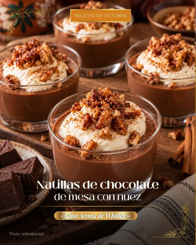 Hay postres sencillos que con cada cucharada se sienten como un pequeño apapacho. 🍂🤎Estas Natillas de Chocolate de Mesa tienen una textura suave y cremosa, con ese sabor tan especial del chocolate mexicano y un delicado toque de vainilla. 🍫✨Las terminamos con crema batida, nuez caramelizada y una pizca de canela, creando un contraste delicioso entre lo cremoso y lo crujiente.Servidas bien frías son un postre perfecto para disfrutar en esta temporada y cerrar la comida con algo dulce y reconfortante. 🍁🥄👇 ¿Quieres prepararlas en casa?Encuentra la receta completa paso a paso en mi página web aquí:
🔗 https://saboresdemicocina.com/natillas-de-chocolate-de-mesa-con-nuez/También puedes encontrar el enlace directo en mis Historias. 💗¡Guárdala para prepararla después y cuéntame en los comentarios si eres amante del chocolate de mesa! 🍫¡Seguimos disfrutando los sabores de octubre! 🍂🧡La mesa está puesta, solo me faltas tú. ❤️